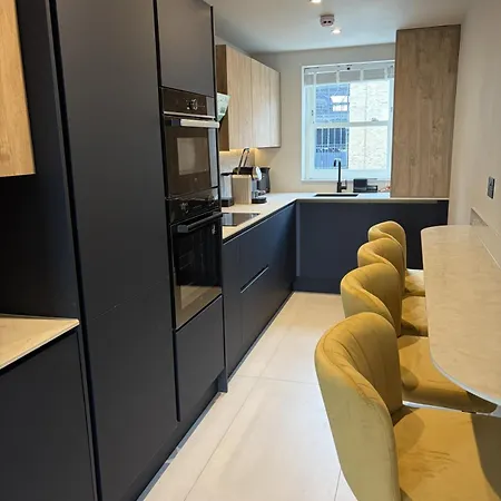 East Parade Collection, Opaz House Flat 4