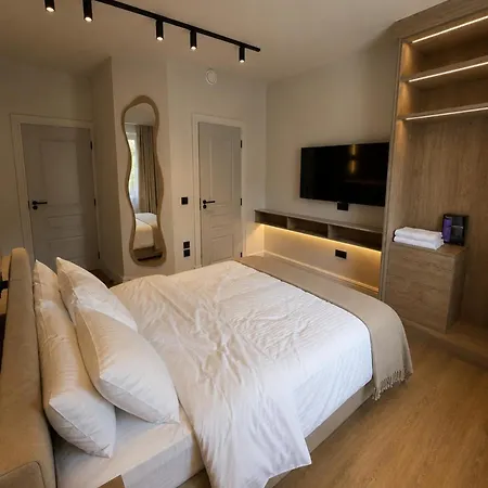 East Parade Collection, Opaz House Flat 4 *